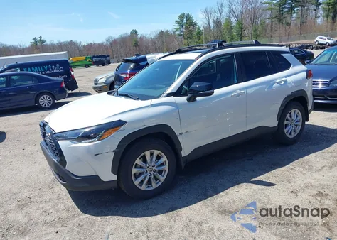 2025 Toyota Corolla Cross Le z USA, uszkodzony, nr VIN 7MUBAABG6SV124768